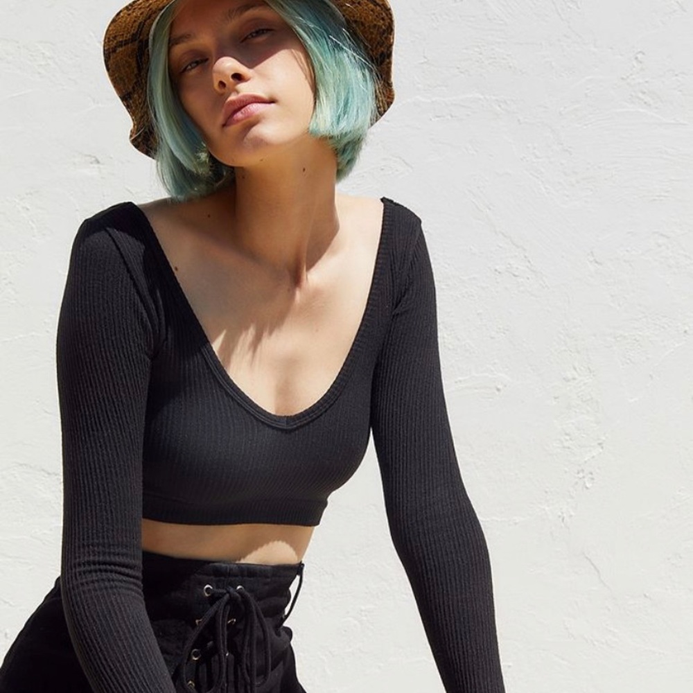 Out from under- Zoey Seamless v-neck cropped top